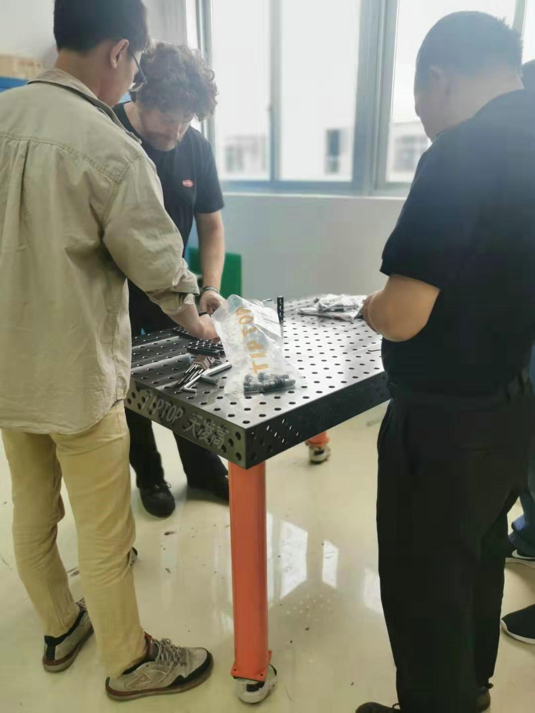 三維焊接柔性工裝工作臺